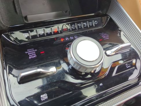 Used 2023 Jeep Grand Wagoneer Series III w/ Rear Seat Video Group 1 image 33