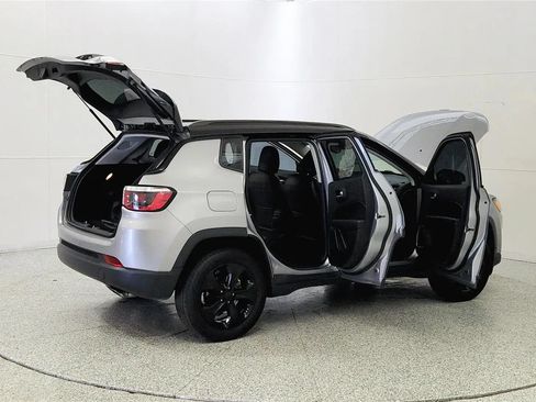 Used 2018 Jeep Compass Latitude AWD/4WD image 12