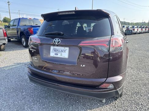Used 2018 Toyota RAV4 LE FWD image 5