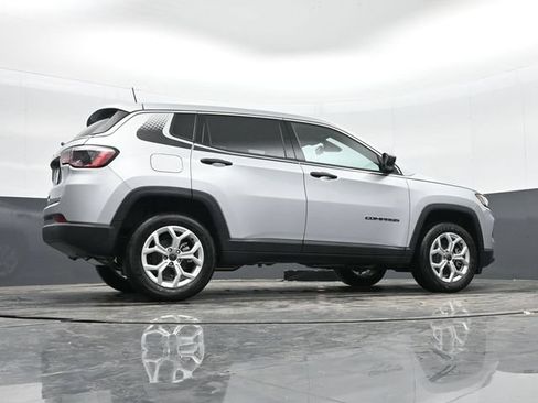 Used 2025 Jeep Compass Sport w/ Mopar Graphics Package AWD/4WD image 39