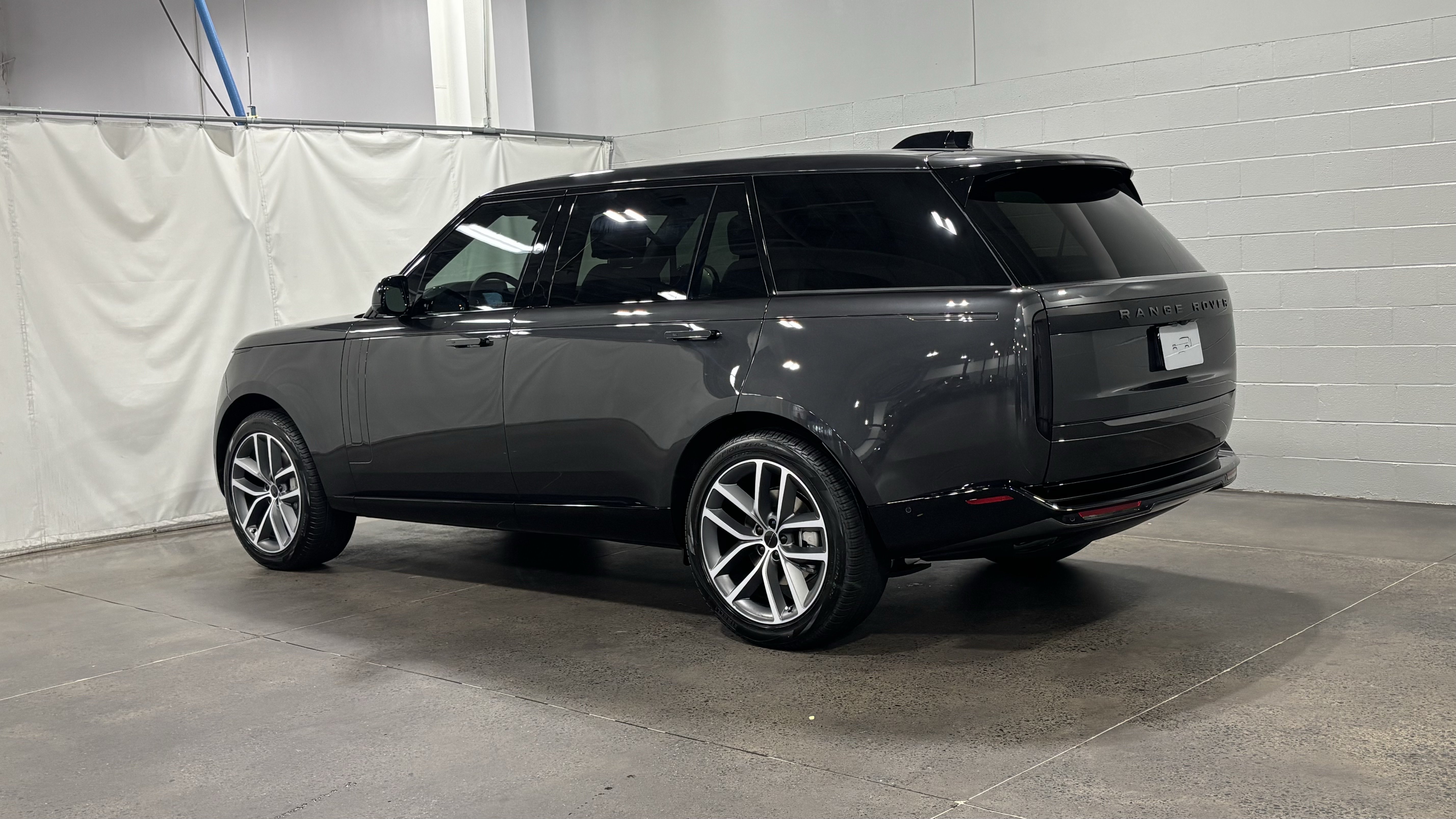 New 2026 Land Rover Range Rover Long Wheelbase SE AWD/4WD image 12