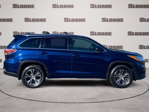 Used 2016 Toyota Highlander XLE image 6