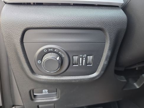 Certified 2025 Jeep Grand Cherokee L Altitude AWD/4WD image 22