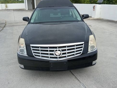 Used 2011 Cadillac DTS Limousine FWD image 3
