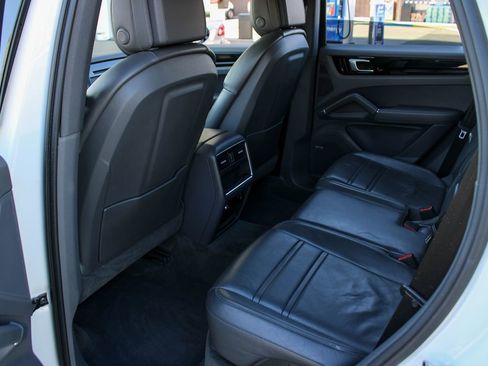 Used 2019 Porsche Cayenne image 17