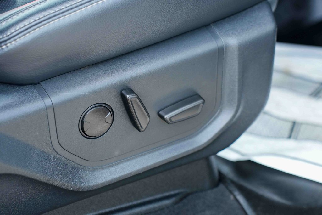 Used 2022 Ford F350 Lariat w/ Tremor Off-Road Package AWD/4WD image 19