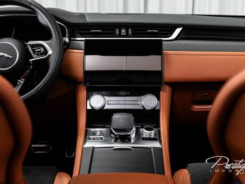 Used 2024 Jaguar F-PACE SVR image 36