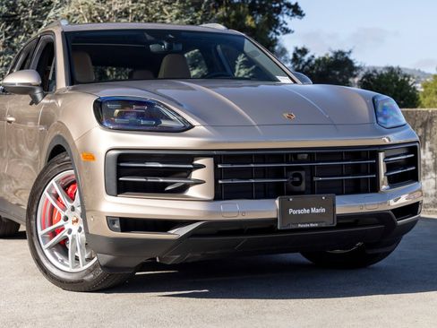 Certified 2025 Porsche Cayenne S AWD/4WD image 9