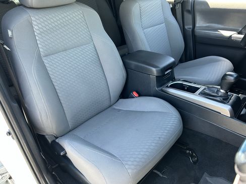 Used 2023 Toyota Tacoma SR5 w/ Technology Package AWD/4WD image 8