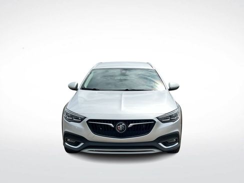 Used 2018 Buick Regal Essence w/ Driver Confidence Package #1 AWD/4WD image 3