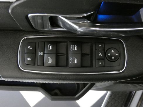 Used 2019 RAM 1500 Laramie AWD/4WD image 22