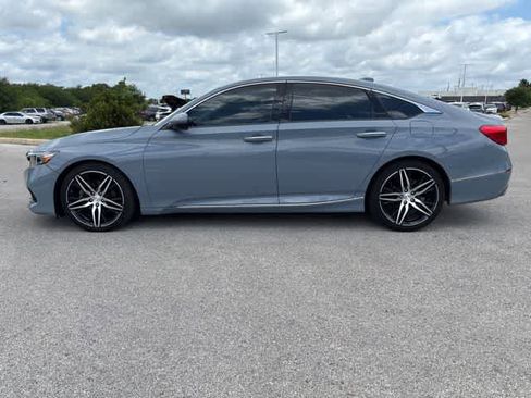 Used 2022 Honda Accord Touring image 2