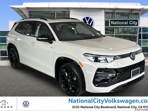 New 2026 Volkswagen Tiguan SE R-Line FWD image 1