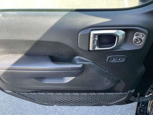 Used 2018 Jeep Wrangler Unlimited Sport S image 15