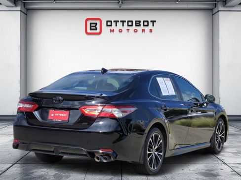 Used 2019 Toyota Camry SE FWD image 4