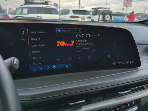 Used 2025 Cadillac XT4 Premium Luxury image 13