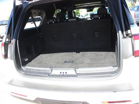 Used 2019 Lincoln Navigator L Select AWD/4WD image 14