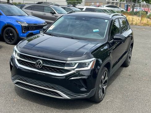 Used 2022 Volkswagen Taos SEL w/ Panoramic Sunroof Package AWD/4WD image 3