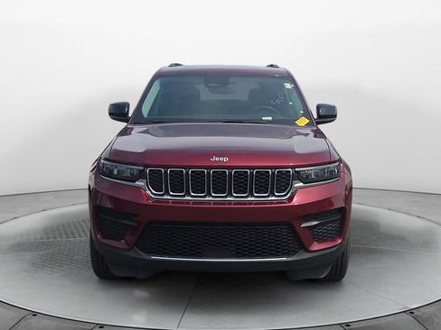 Used 2024 Jeep Grand Cherokee Laredo RWD image 8