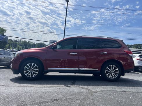 Used 2015 Nissan Pathfinder SL FWD image 2