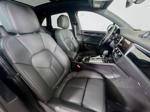 New 2026 Porsche Macan image 30