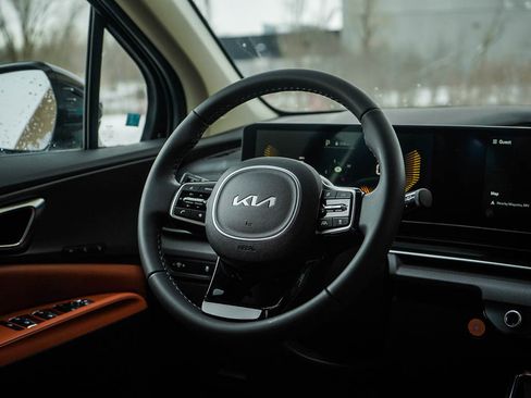 New 2026 Kia Carnival EX FWD image 17