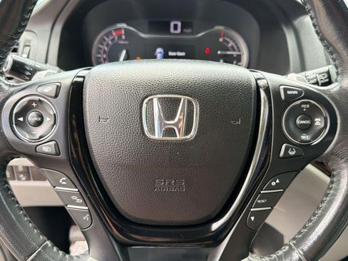 Used 2017 Honda Pilot Touring image 16