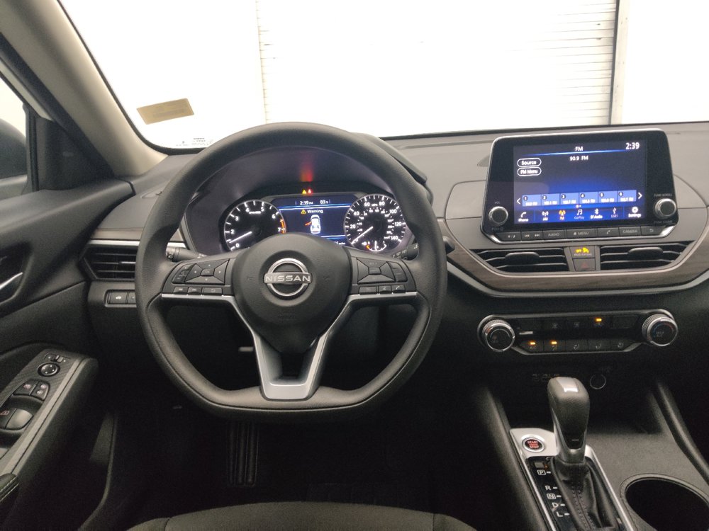 Used 2025 Nissan Altima 2.5 SV FWD image 22