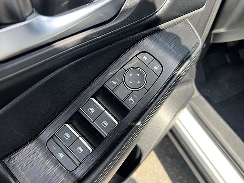 Certified 2025 Nissan Rogue SL FWD image 20