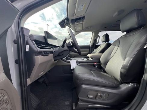 New 2026 Kia Carnival EX FWD image 14