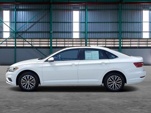 Used 2021 Volkswagen Jetta SE w/ SE Cold Weather Package FWD image 2