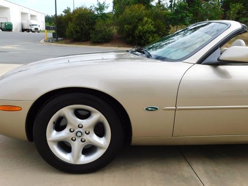Used 2000 Jaguar XK8 Convertible RWD image 9