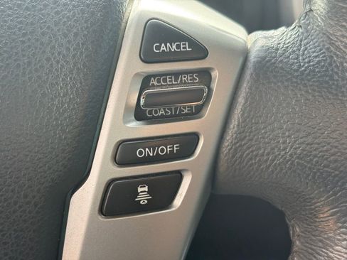 Used 2021 Nissan Titan SV w/ SV Convenience Package RWD image 14