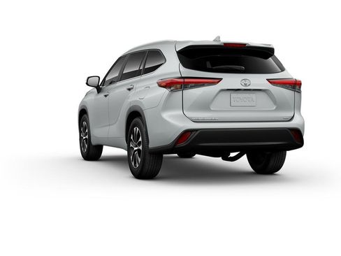 New 2025 Toyota Highlander XLE image 7