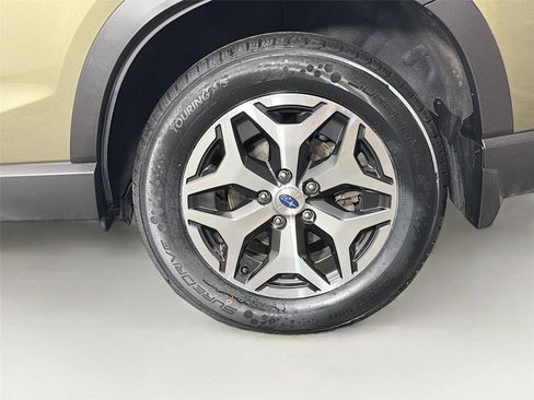 Used 2024 Subaru Forester Premium image 31