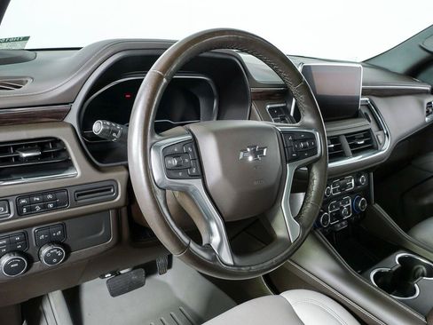 Used 2023 Chevrolet Tahoe Z71 w/ Luxury Package AWD/4WD image 4