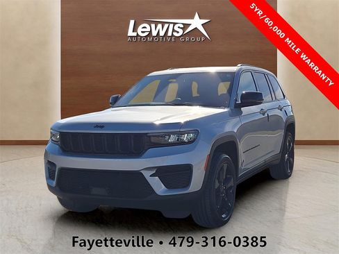 Used 2024 Jeep Grand Cherokee Altitude image 1