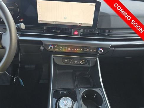 Used 2025 Kia Carnival SX w/ SX Dark Edition Package FWD image 10