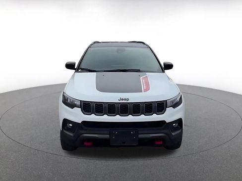 Used 2025 Jeep Compass Trailhawk image 3