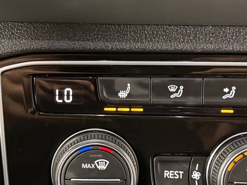 Used 2023 Volkswagen Atlas SE AWD/4WD image 24