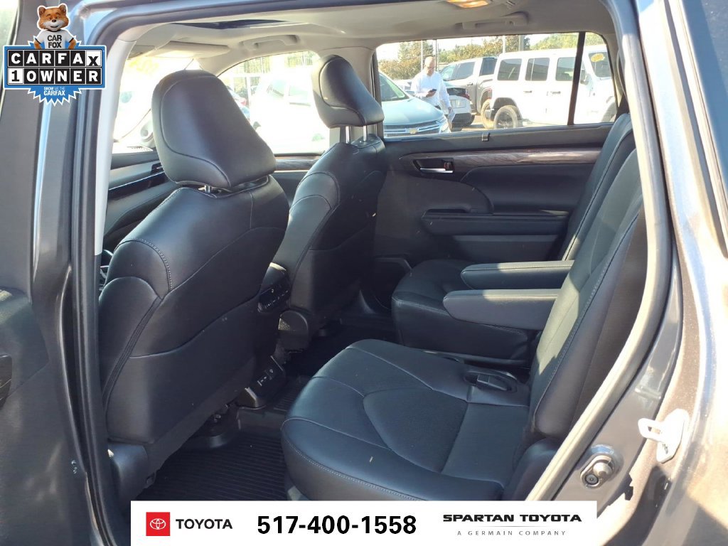 Used 2024 Toyota Highlander Limited AWD/4WD image 12