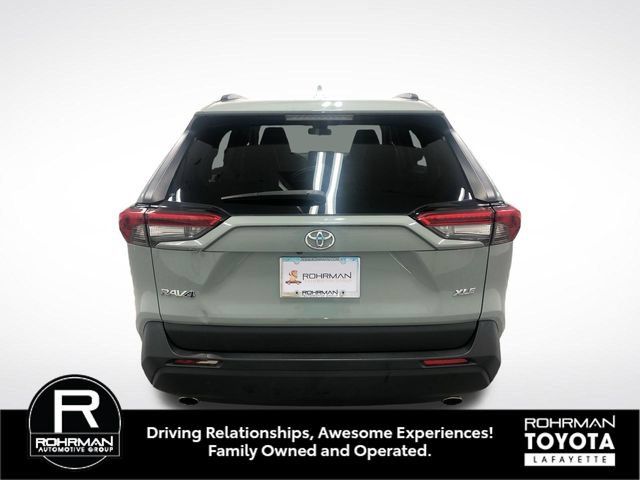 Used 2019 Toyota RAV4 XLE Premium FWD image 5
