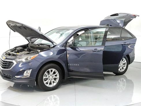Used 2019 Chevrolet Equinox LS w/ LS Convenience Package FWD image 11
