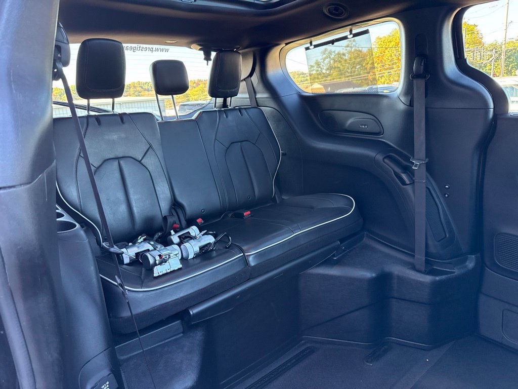 Used 2020 Chrysler Pacifica Limited w/ Advanced Safetytec Group FWD image 17