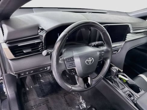 Used 2025 Toyota Camry SE FWD image 9