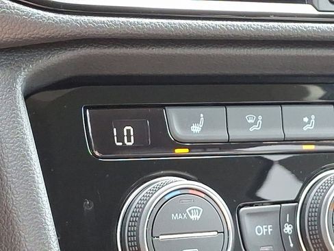 Used 2024 Volkswagen Taos SE image 24