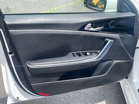 Used 2018 Kia Stinger RWD image 10