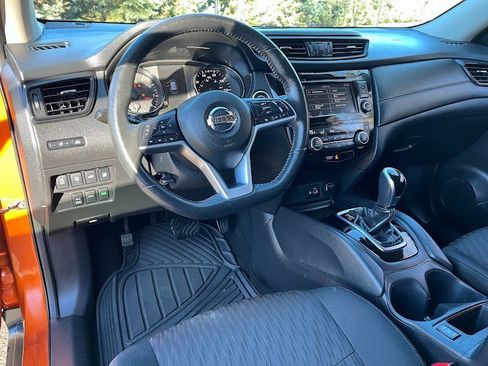 Used 2019 Nissan Rogue SV image 10