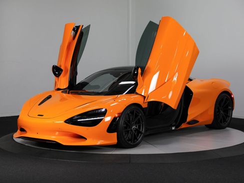 Used 2026 McLaren 750S Spider RWD image 7