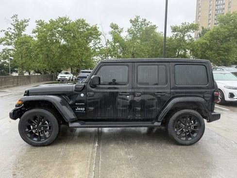 Used 2023 Jeep Wrangler Unlimited Sahara w/ Cold Weather Group AWD/4WD image 5